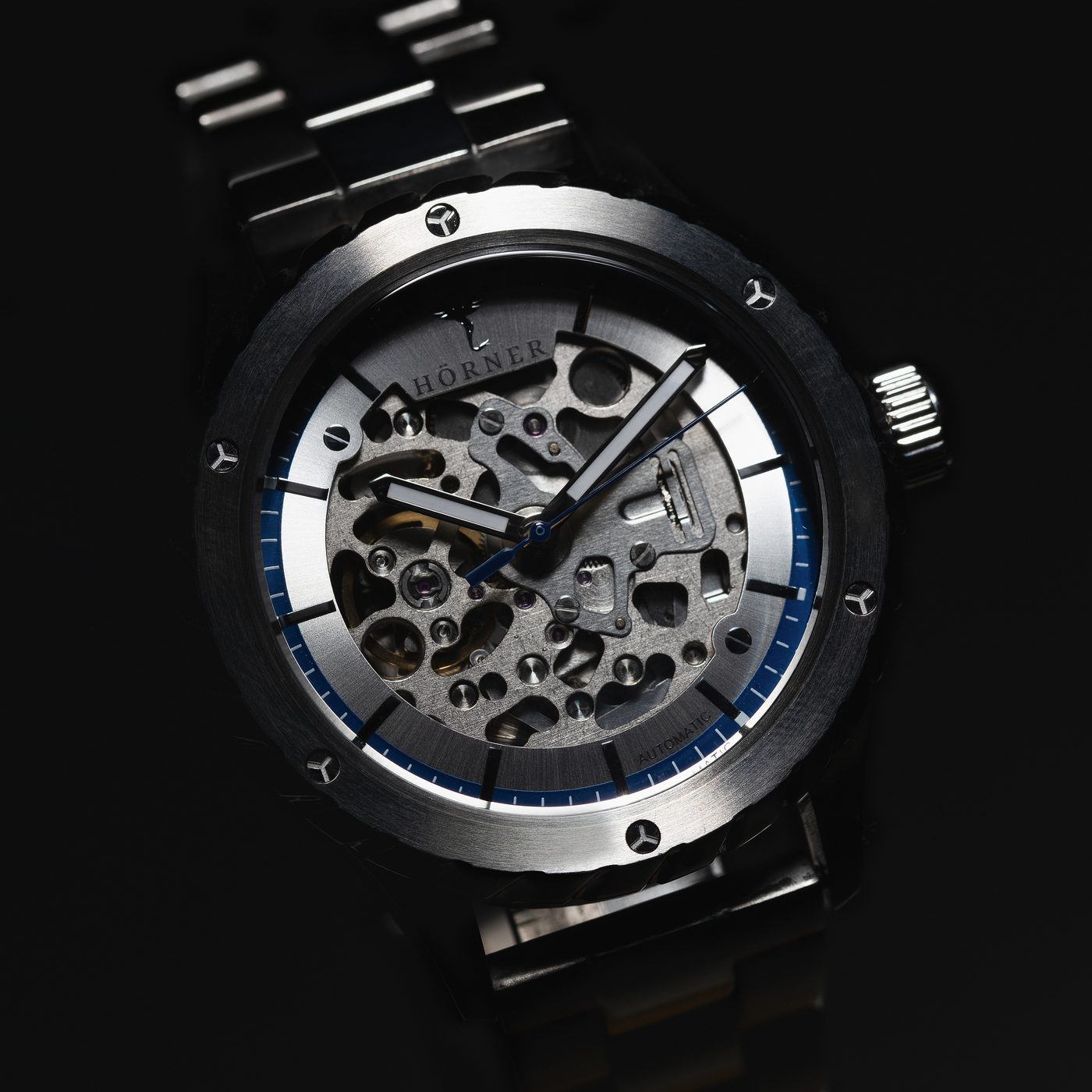 Montre automatique Hörner Pulsar au cadran squeletté laissant apparaître le mouvement mécanique NH70 et ses engrenages