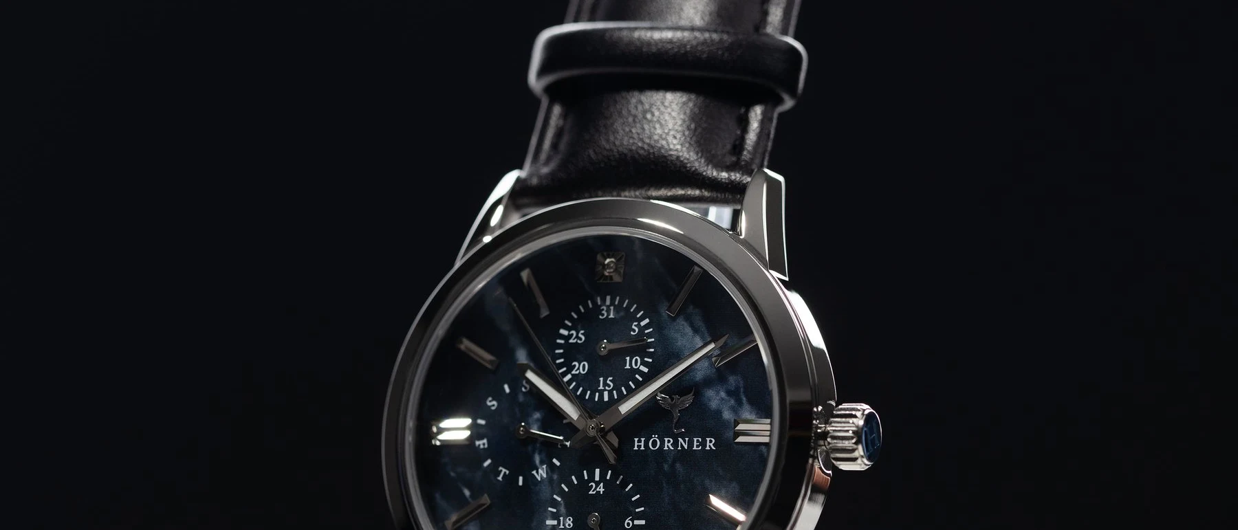 Hörner Nova Midnight Quarzuhr mit Zifferblatt in dunkelblauer Perlmutt-Optik und schwarzem Lederarmband
