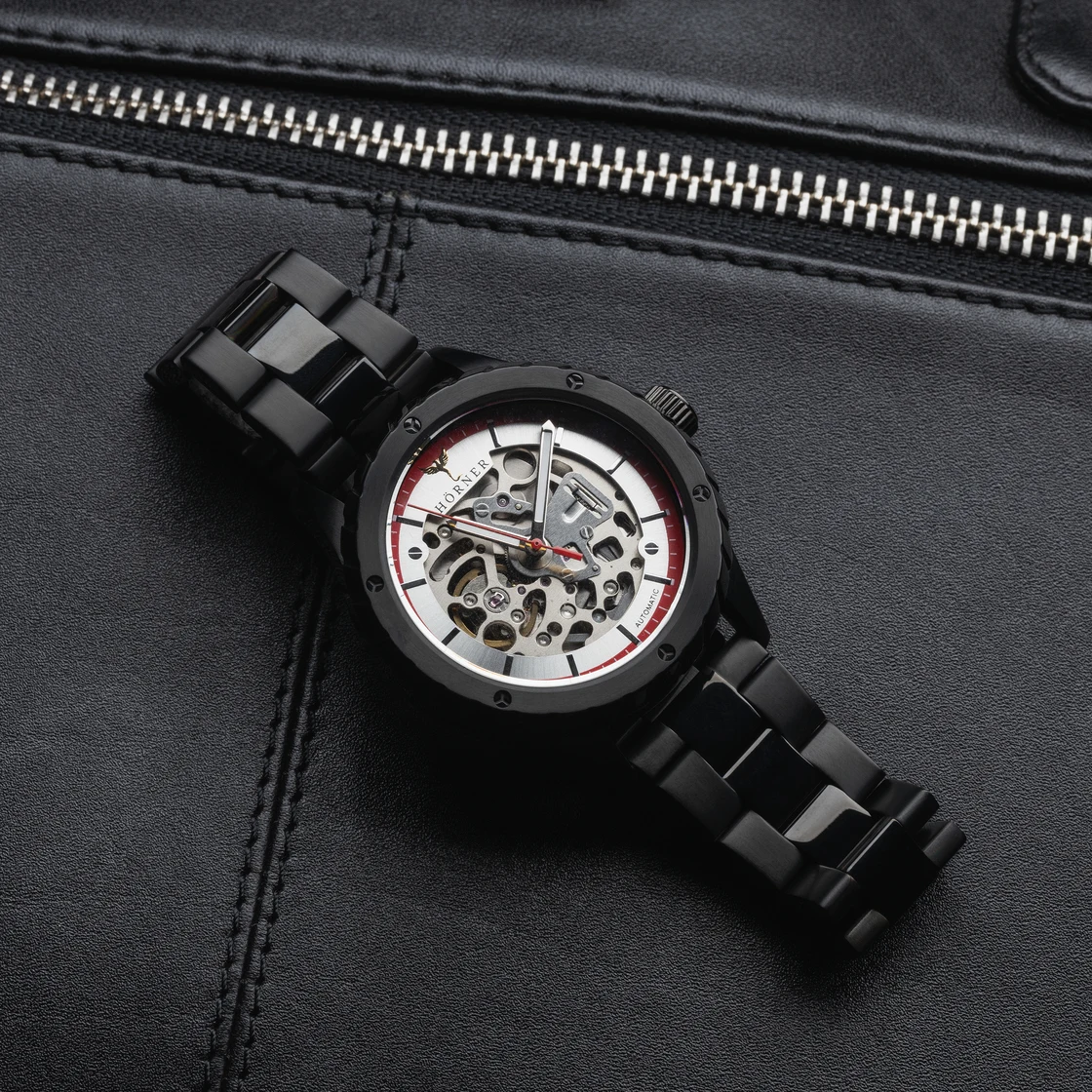 Hörner Pulsar Sport Automatikuhr mit schwarzem Gliederarmband auf Leder