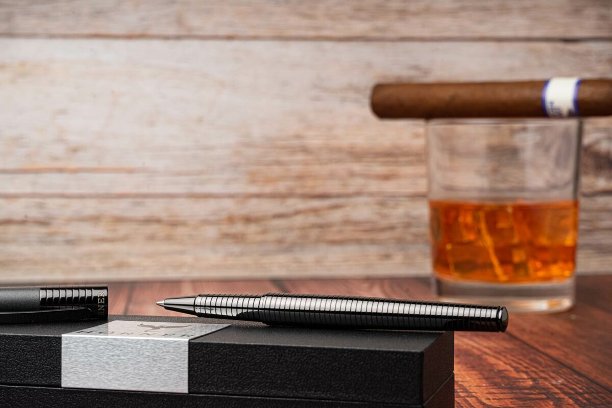 Hörner Fortress Tintenroller I Edler Rollerball I Schönes Design mit Clip und Geschenk-Etui