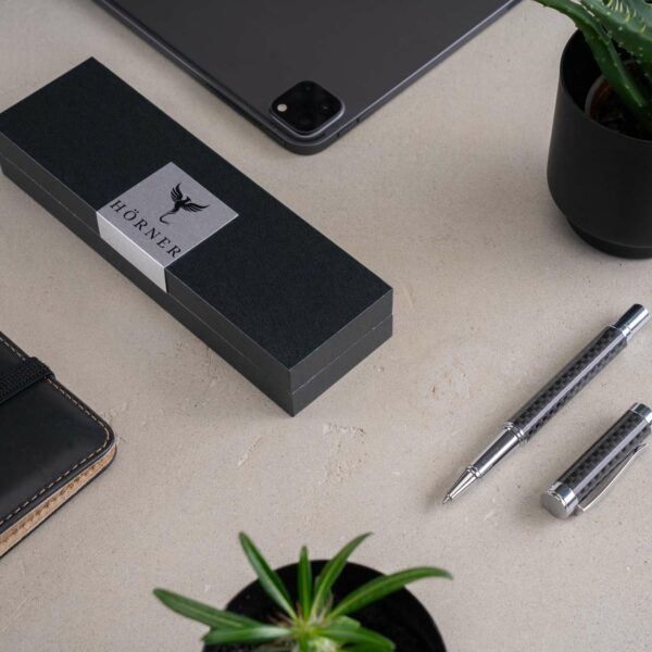 Hörner One Tintenroller I Hochwertiger Tintenroller aus Carbon I Weiches Schreiben I Business Design