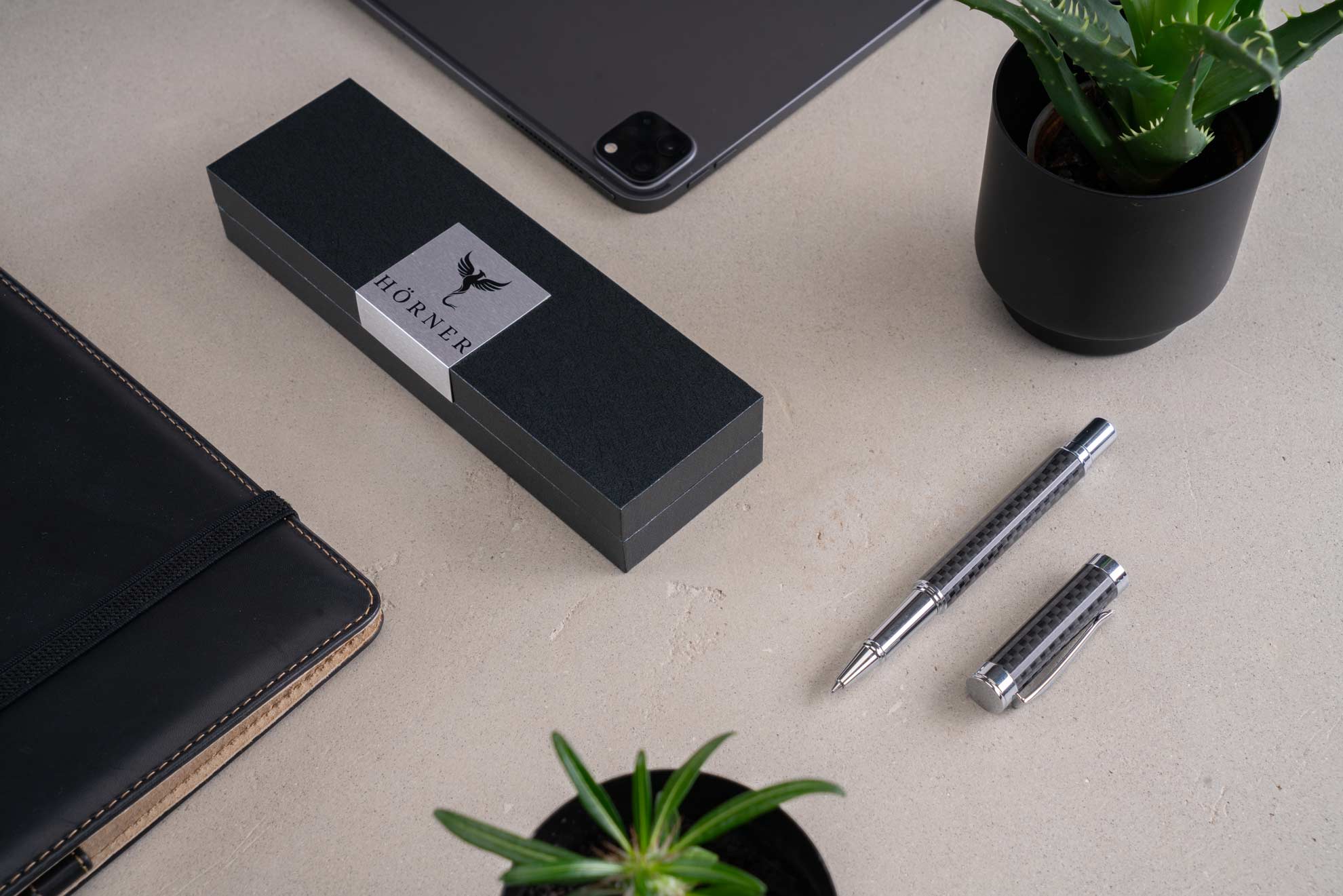 Hörner One Tintenroller I Hochwertiger Tintenroller aus Carbon I Weiches Schreiben I Business Design