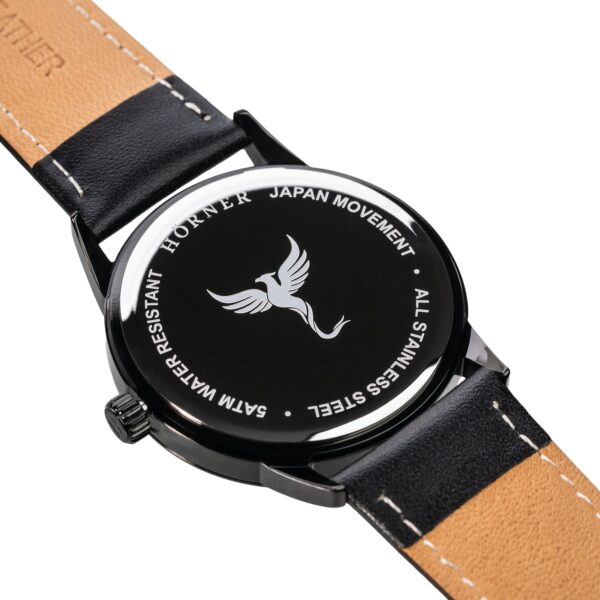 Hörner Nova Eclipse gravierter Gehäuseboden mit Phoenix-Signatur auf Schwarz-PVD, 5 ATM wasserresistent, Japan Movement