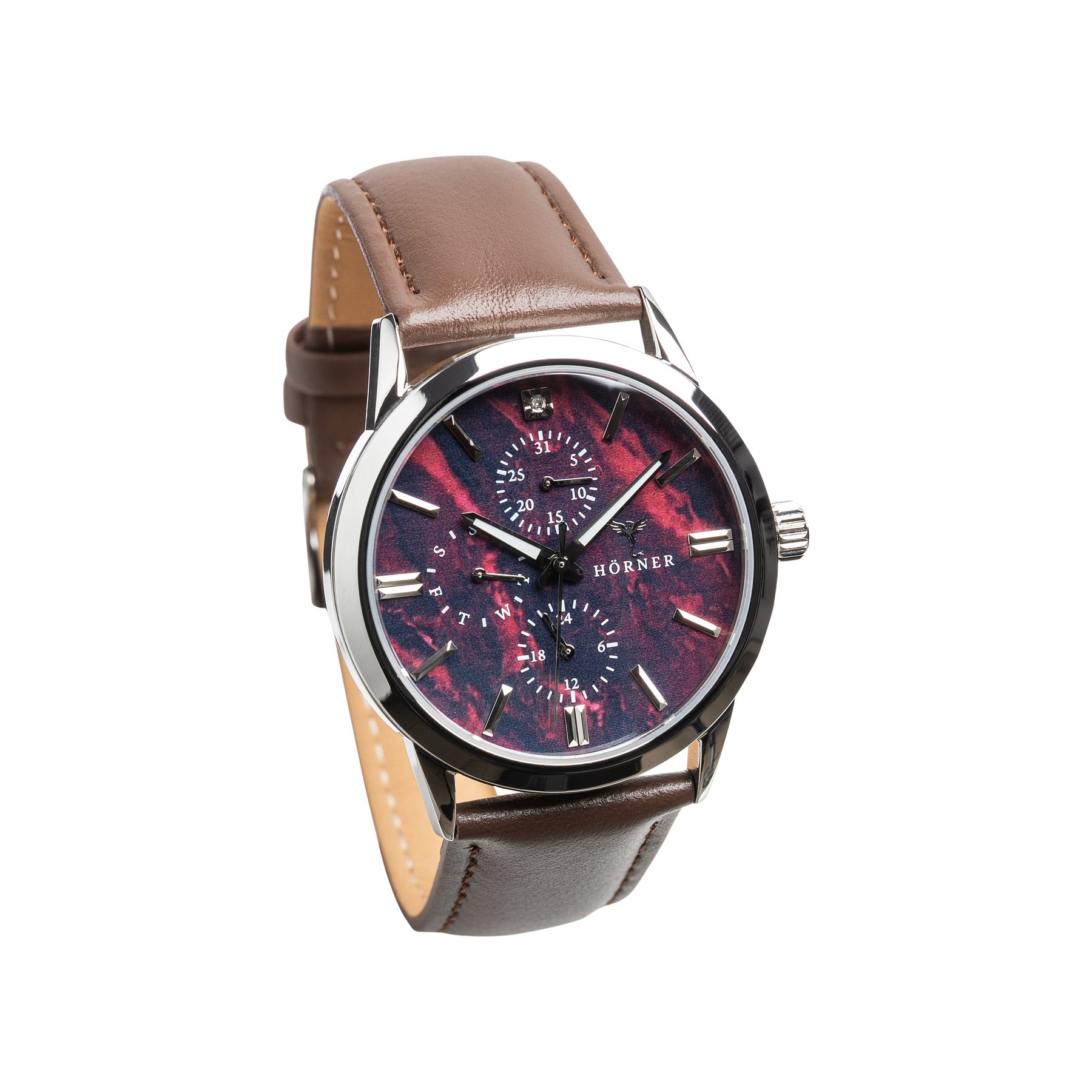 Hörner Nova Ember in der Schrägansicht, Edelstahlgehäuse und braunes italienisches Lederarmband