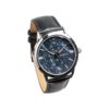 Hörner Nova Midnight in der Schrägansicht, mitternachtsblaues Zifferblatt in Perlmutt-Optik, Edelstahlgehäuse und schwarzes italienisches Lederarmband